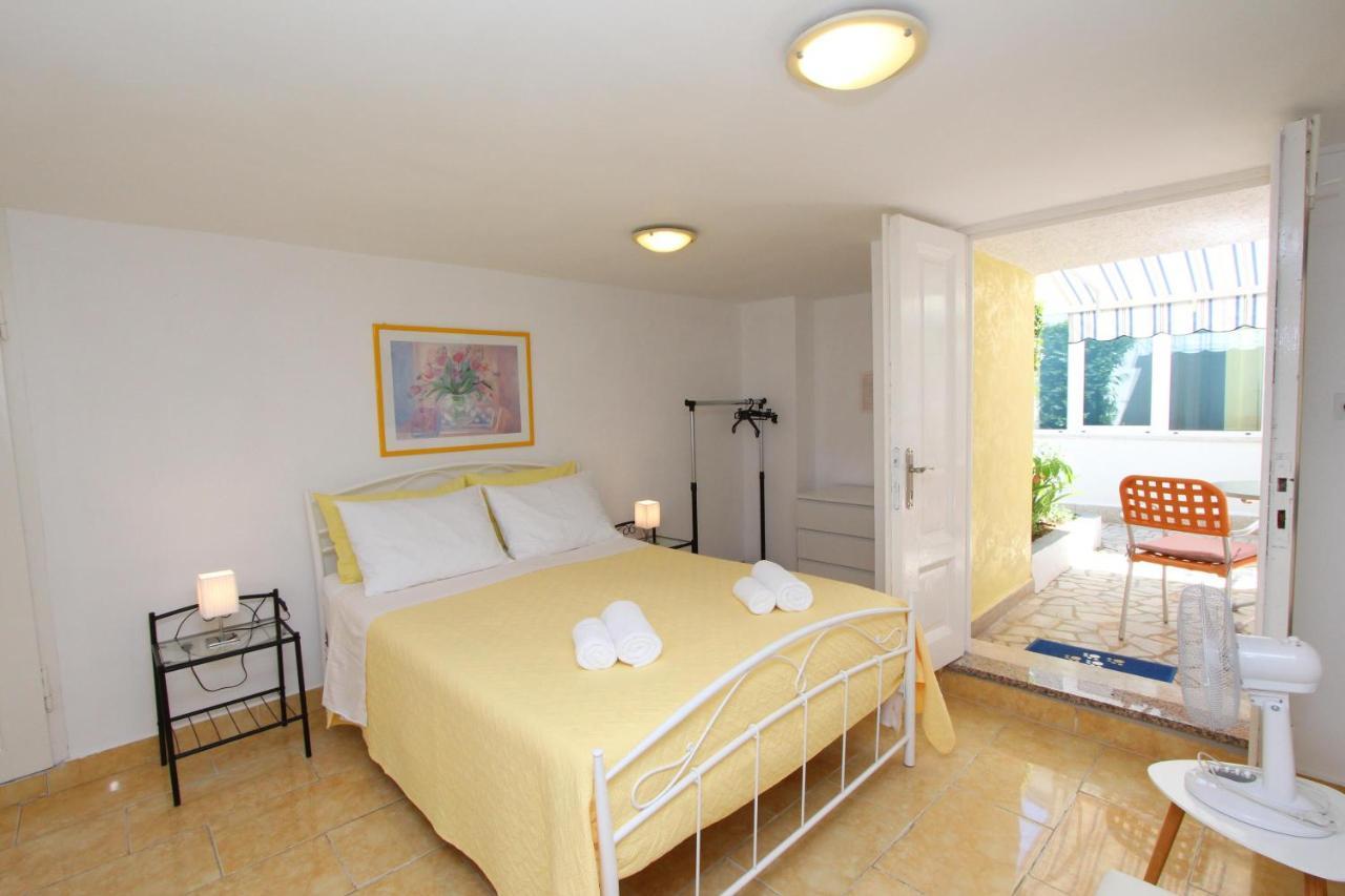 רוביני Apartments Knezovic מראה חיצוני תמונה
