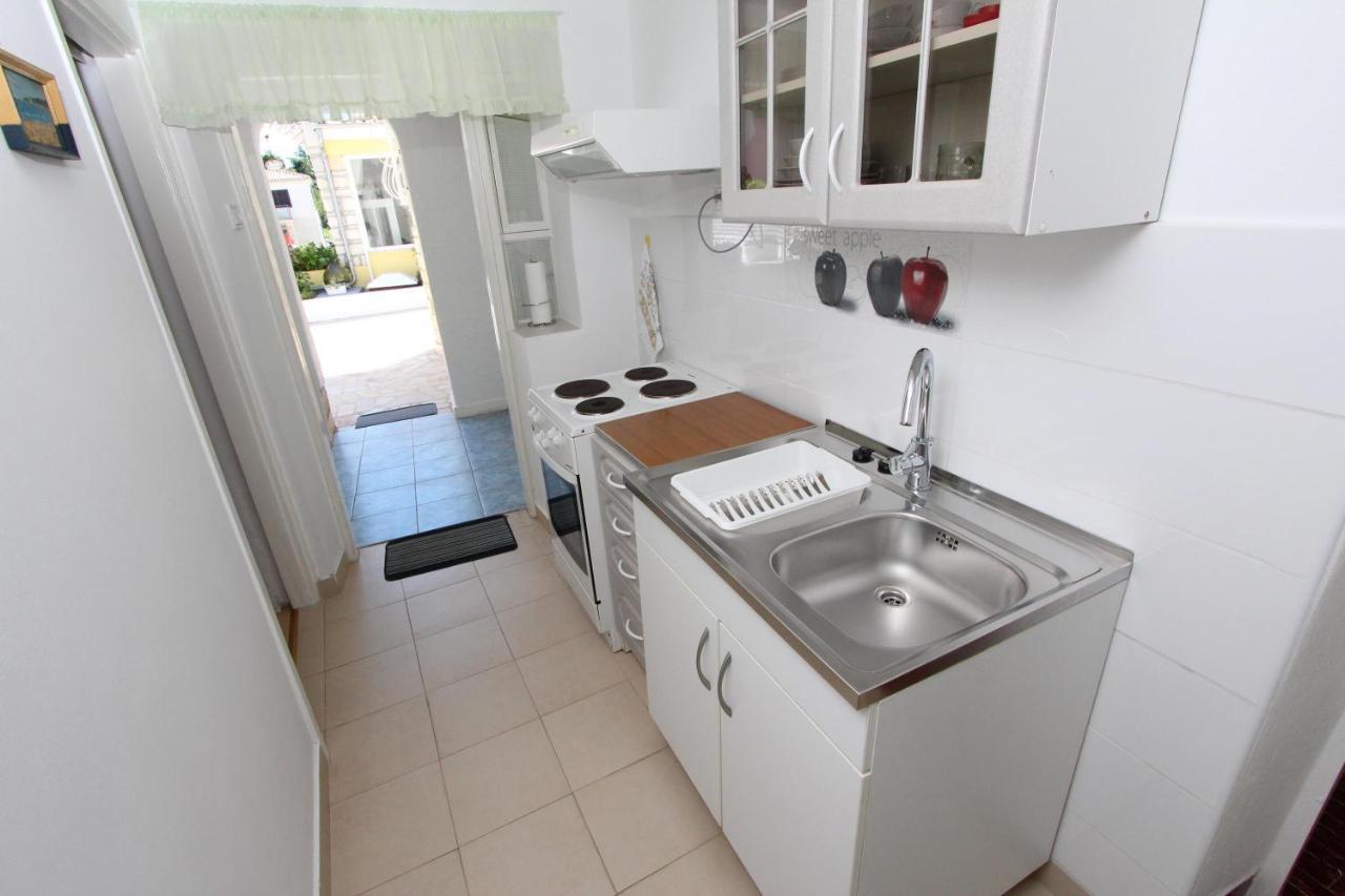 רוביני Apartments Knezovic מראה חיצוני תמונה