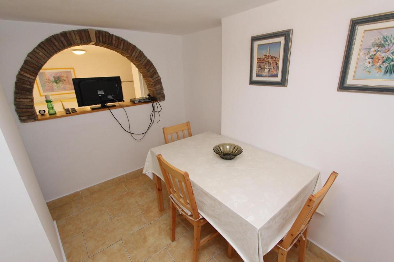 רוביני Apartments Knezovic מראה חיצוני תמונה