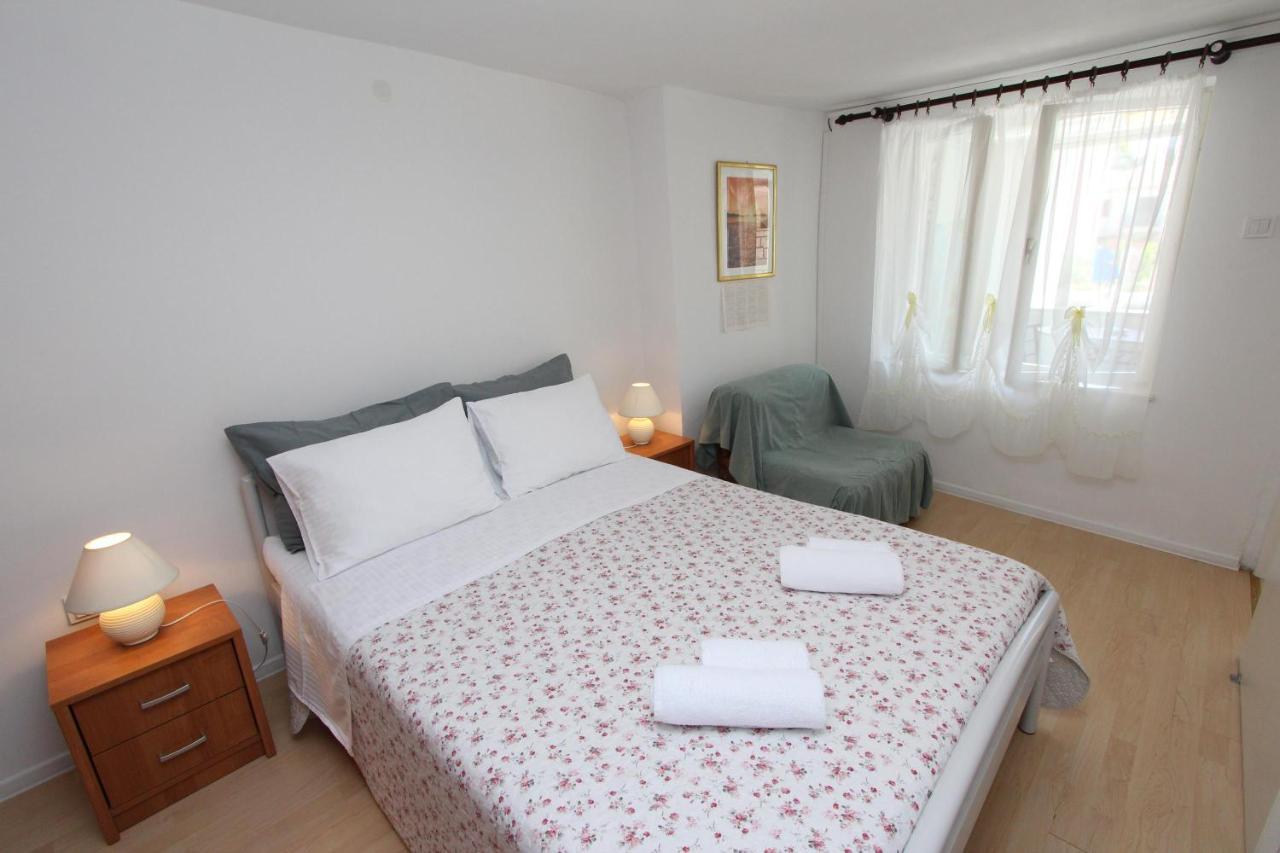 רוביני Apartments Knezovic מראה חיצוני תמונה