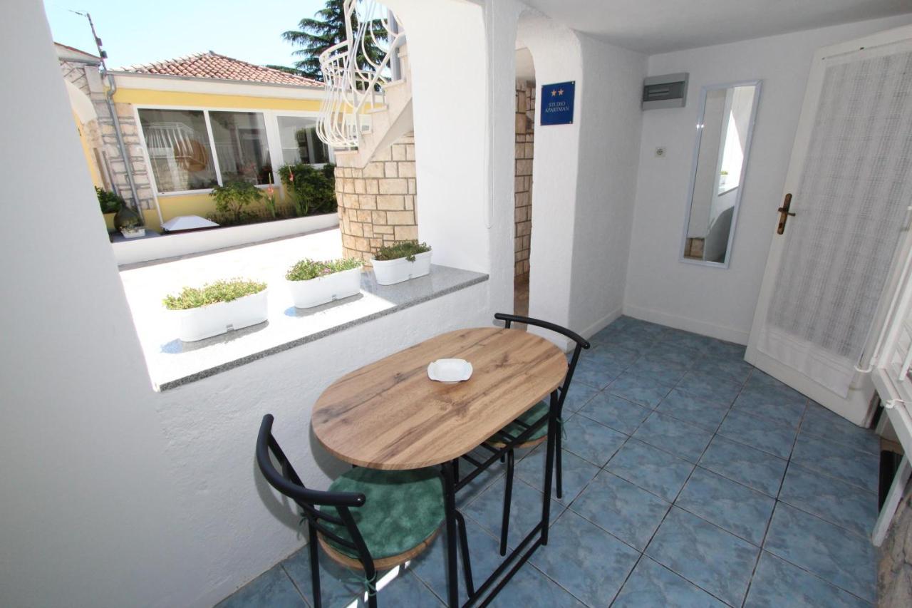 רוביני Apartments Knezovic מראה חיצוני תמונה