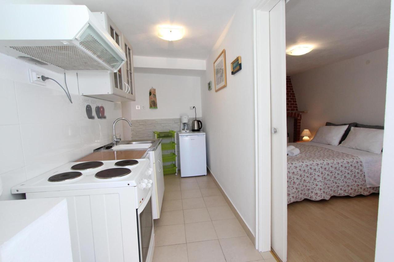 רוביני Apartments Knezovic מראה חיצוני תמונה