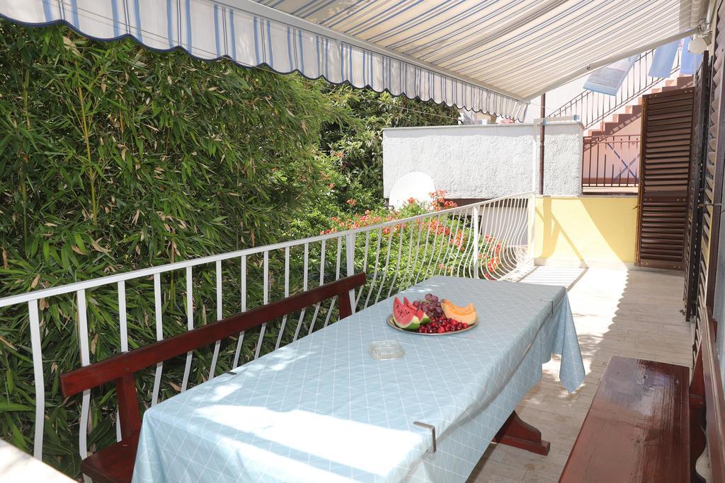 רוביני Apartments Knezovic מראה חיצוני תמונה